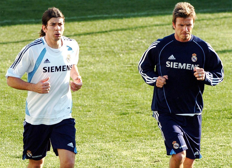 SebaChittadini's tweet image. - ¿Calles con su nombre? Pablo García 1-David Beckham 0
- ¿Títulos ganados como DT? Pablo García 1-David Beckham 0
- ¿Epílogos de libros de @qvlcda escritos? Pablo García 1-David Beckham 0

Felices 45, Canario. Salú!