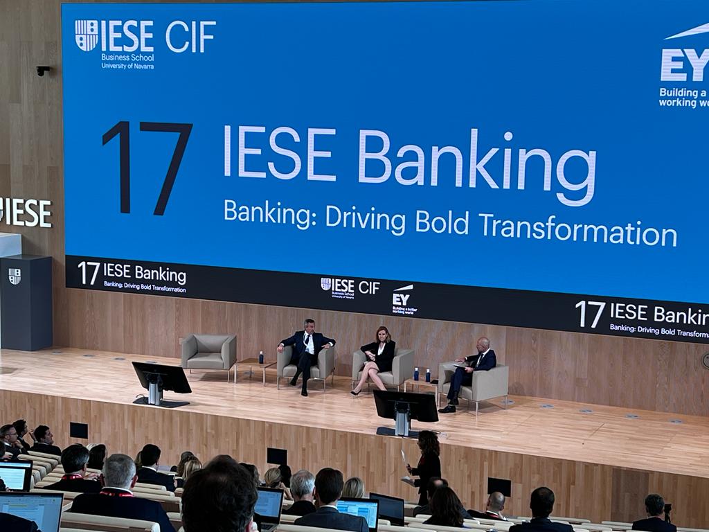 sabadellprensa's tweet photo. #IESEBanking | César González-Bueno, CEO de @BancoSabadell: "El balance de este año ha sido muy bueno: hemos podido mejorar los niveles de morosidad, hemos reducido sustancialmente los costes"
cc @iesebschool @IBM_ES @EySpain https://t.co/dSFJglSxTi