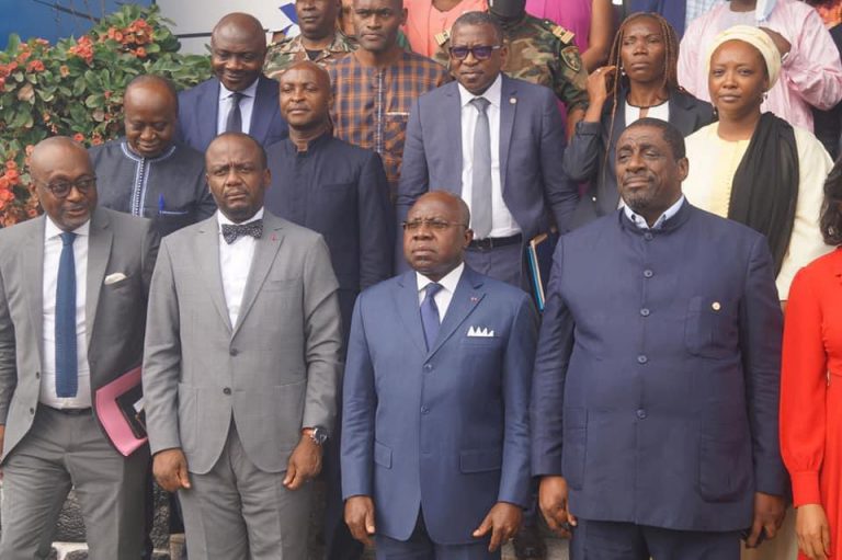 sailatoile's tweet photo. #INFOIMMO
Bonne nouvelle pour tous nos investisseurs !

Construction du futur  marché de gros de Douala à  Logbessou.
Source : https://t.co/532ONnjoFb...
 Des parcelles de terrains encore disponibles sur notre site de #Logbessou. 
Contact:
#Sai_La_Toile
☎️ +237 699 82 90 38. https://t.co/JZnHwtt8Zu
