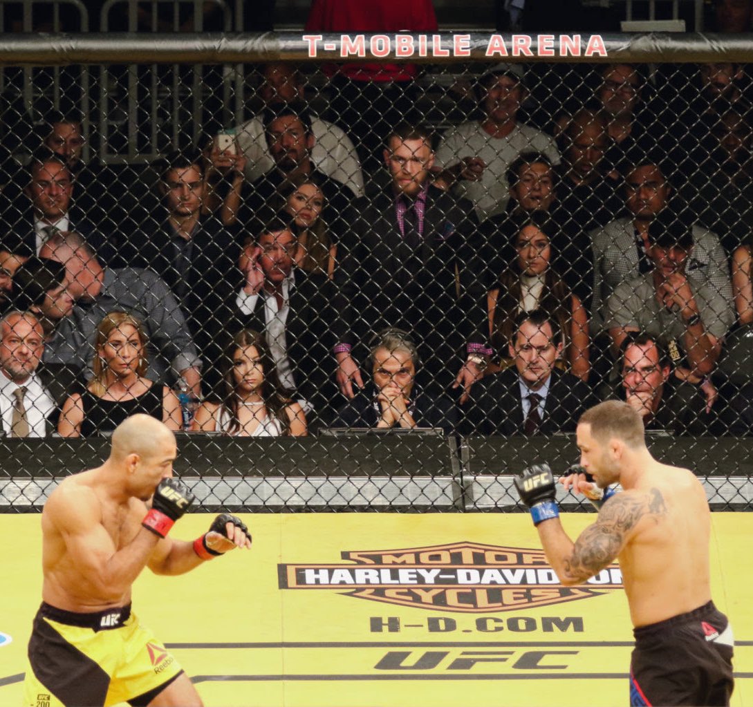 fightpicsgohard's tweet photo. FW champion Conor McGregor watching Jose Aldo and Frankie Edgar fight for the interim FW title

(Las Vegas, 2016) https://t.co/hcBAU1sSy0