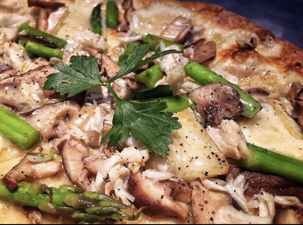 PBEpizza's tweet photo. The Crocker - brie cheese, lump crab, asparagus, shiitake mushrooms 💫#pbepizza #pizzabyelizabeths #delaware #philadelphia #maryland #newjersey #philadelphia #kennett #kennettsquare #inwilm #wilmingtonfoodies #foodies #forkyeah #buzzfeast #huffposttaste #foodnetwork #gourmet #yum https://t.co/6zXETd6XSJ