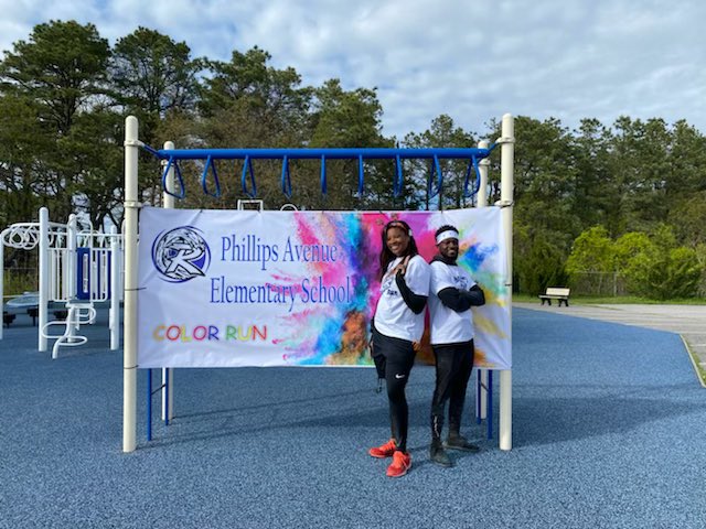 CoachPerry_PE's tweet photo. Before and after the color run! @PhillipsAveElem https://t.co/lwVHUpw7Vc