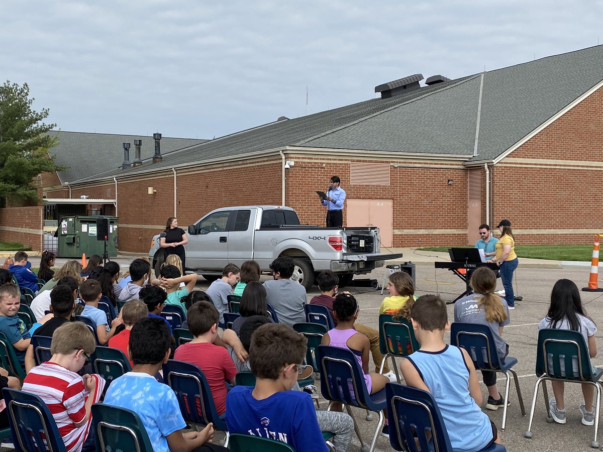 Awesome performance by the @cincinnatiopera at our school this morning!! Thank you for singing for our students! #KindnessStartsWithME