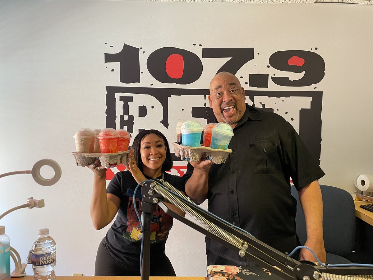 1079TheBeatlex's tweet photo. Choose your chill at McDonald’s! TODAY from 4-5:30 p.m., visit the Lexington McDonald’s at Newton Pike and I-75. All drive-thru guests will receive a FREE small Frozen Beverage with the purchase of any sandwich! Find your flavor this summer at McDonald’s! https://t.co/nLcTbagf2w
