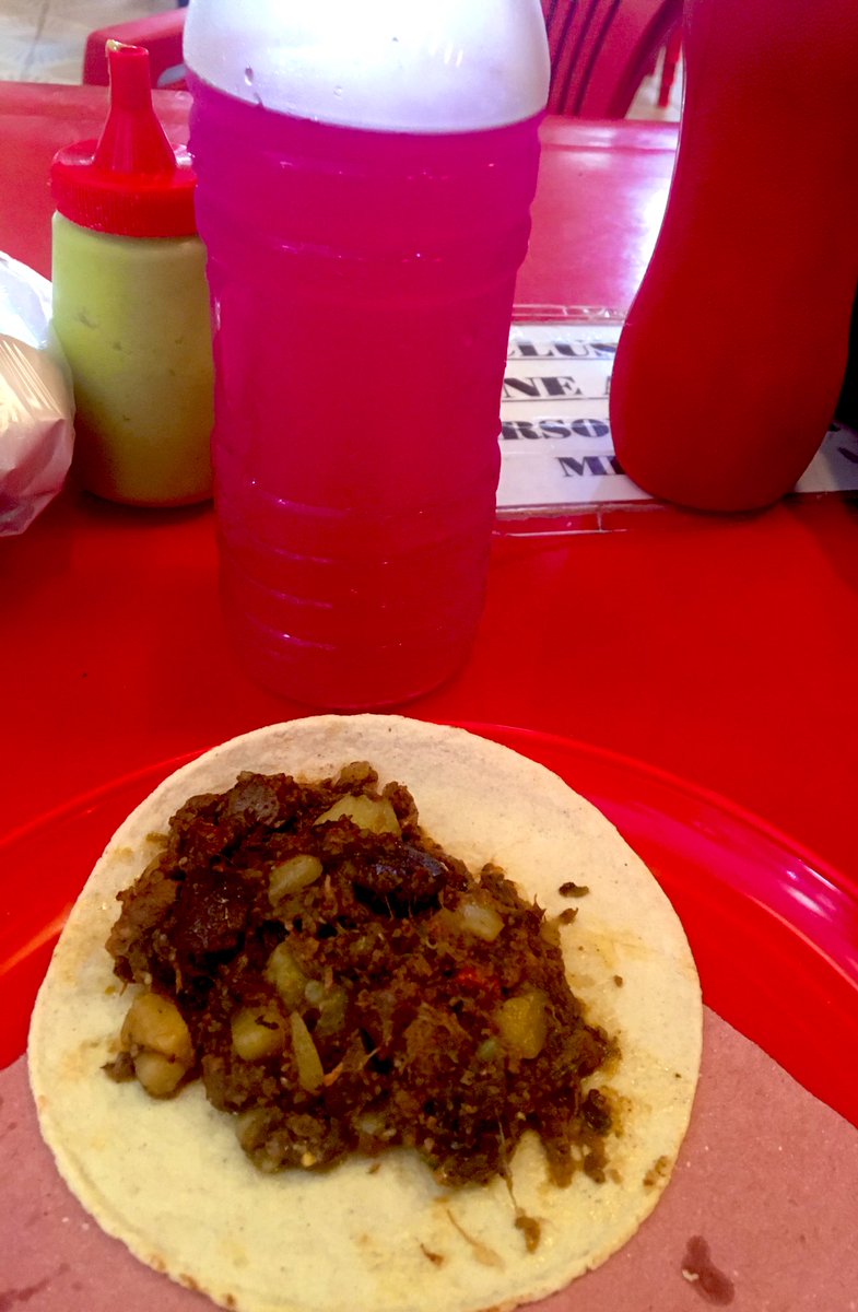 salvadormanriq's tweet photo. Los famosos tacos de #Macala
Mercado de Jalapa https://t.co/TNC0TyEfZC