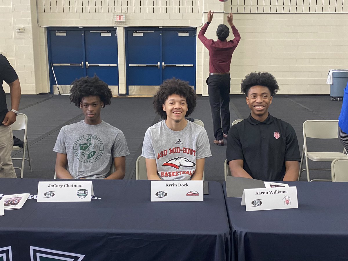 Congratulations  to these young men as they signed and are apart of the 1% that will continue their education and playing career on a scholarship! 🤘🏽🏀🤘🏽 
<a href="/jacorychatman/">Jacory Chatman</a> <a href="/dock_kyrin/">Kyrin Dock</a> <a href="/Williams_Aaron3/">Aaron Williams Jr.</a>
