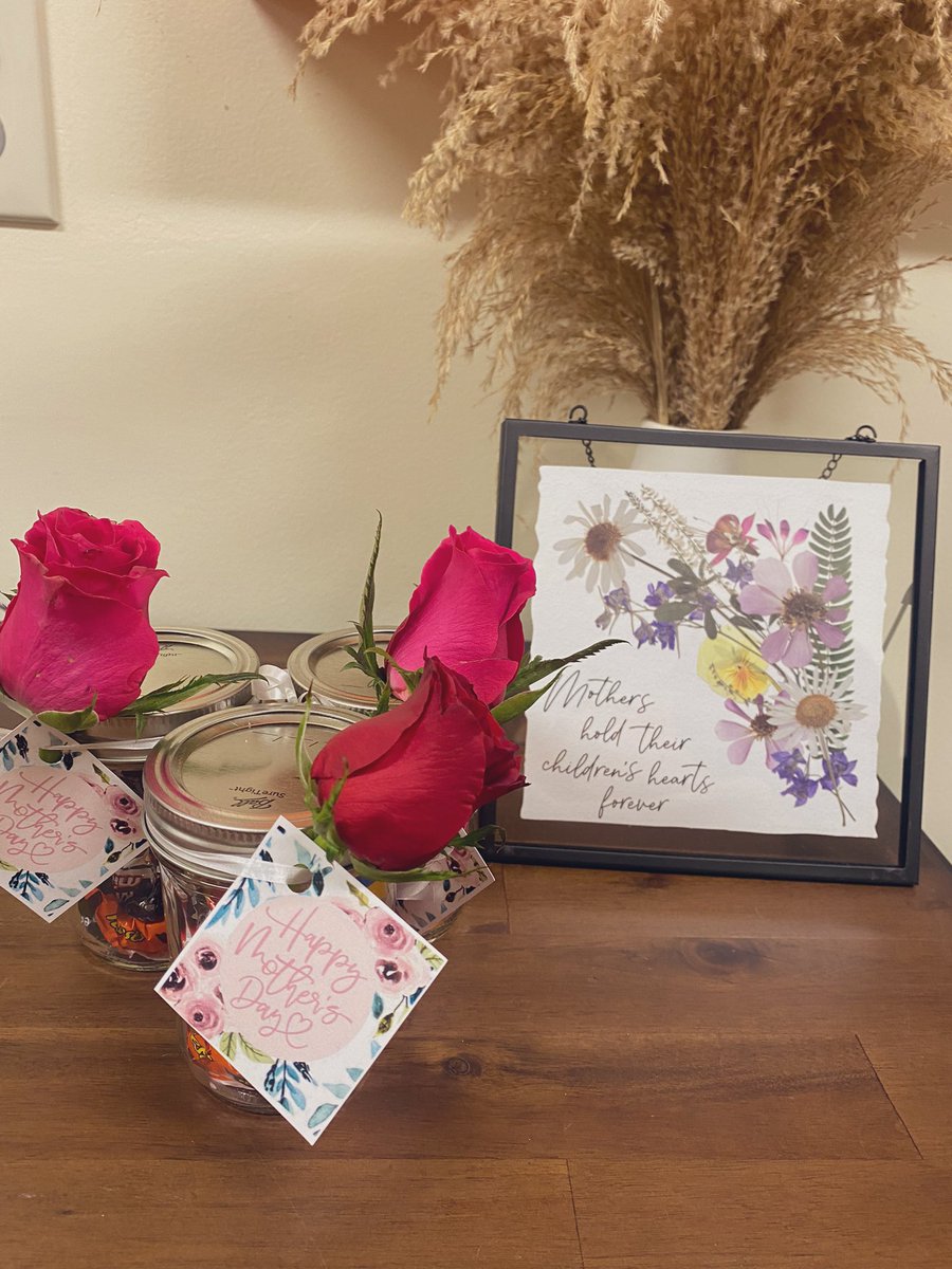 MoniqueASDS's tweet photo. A little late post but wanted to share how we showed some love and appreciation for all the hard working moms on Mothers Day 🌸🌼 https://t.co/o0WNwE0xV0