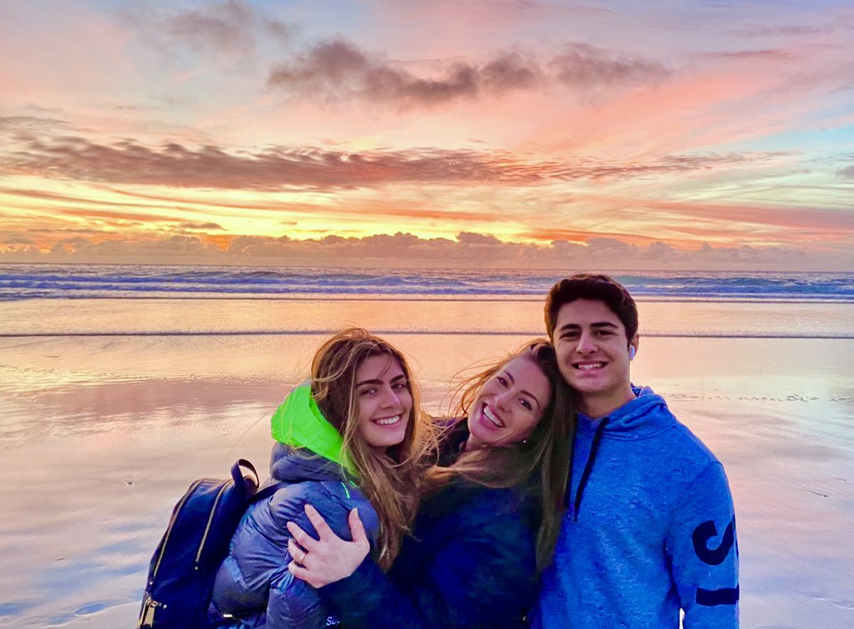 CesarFilho's tweet photo. Qual a sua maior realização? Seu maior patrimônio? Minha reposta é: #MinhaFamlia. E a sua? Diz pra mim! #Familia #MaiorPatrimonio #ElaineMickely #LumaCesar #LuigiCesar #famíliacesar👦🏻👩👱🏻♀️🙎🏻♂️ https://t.co/x06n6JnKOS