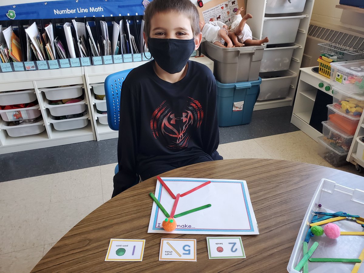 GillBaskwill's tweet photo. We're combining making and math! Their creativity is awesome! #mathworkstations #seewhatimlearning @SMES01 https://t.co/JL9dWgwp6I