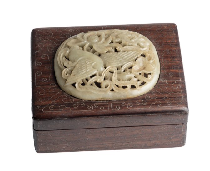 OlympiaAuctions's tweet photo. A Chinese jade-inset wood box & cover, Jade Ming dynasty. Sold earlier for £2,600 #auctionhighlights #auctionhighlights https://t.co/OVzd7nbZGG