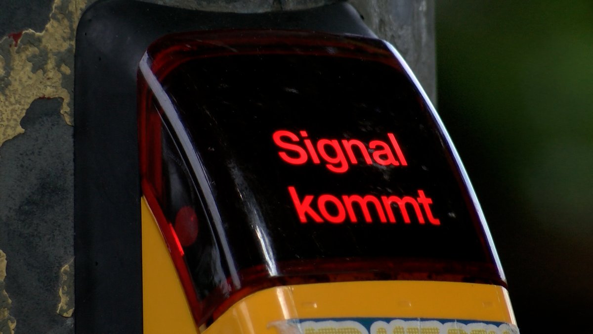 Hamburg1's tweet photo. "Signal kommt" - #Bettelampeln sollen weiter reduziert werden
https://t.co/z1tlnRwcPx https://t.co/Q6N0VjX72R