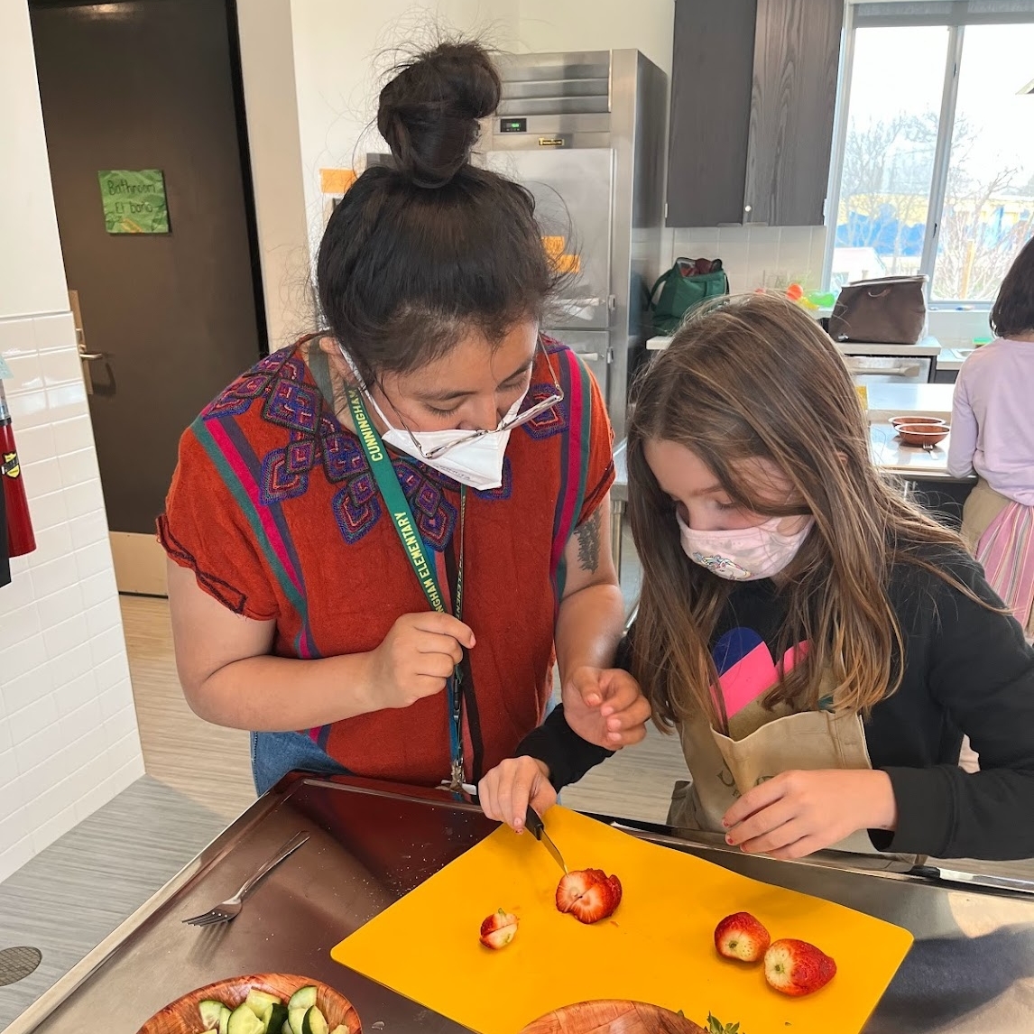 peas_community's tweet photo. This Saturday at our Spring into Fun Day, Chef Nancy will be doing a kitchen demo! We still have available spots, but spots are limited so make sure you sign up here before Saturday to reserve your spot!! https://t.co/ndkNY8N5ui https://t.co/5keuz10m4u