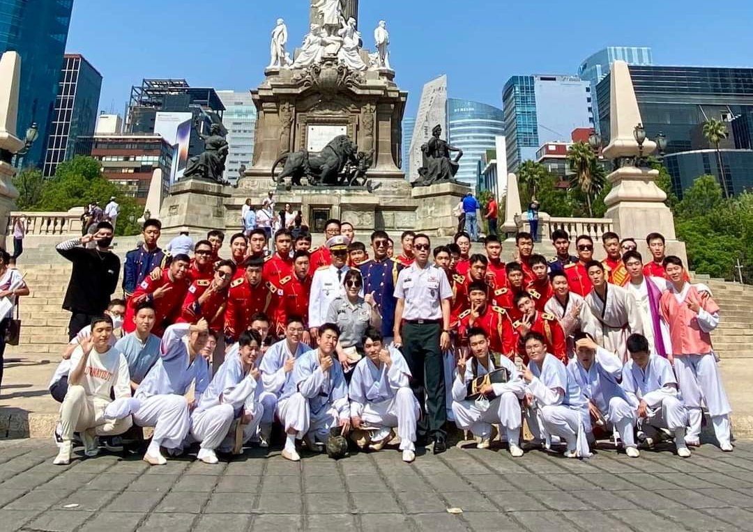 brightsf9's tweet photo. [📷] Recopilación de imágenes de #INSEONG de su paso por México junto a sus compañeros de la banda militar #InseonginMexico #SF9 #에스에프나인 @SF9official https://t.co/WNNVqYNelL