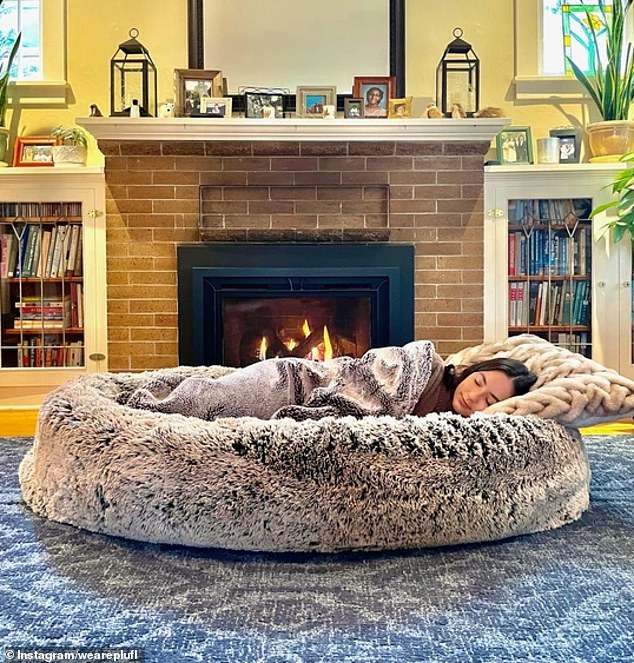 NowMyNews's tweet photo. Introducing Plufl: the world's first human-sized dog bed designed to relieve stress 
https://t.co/yP1B9yshyu

#LatestNews #bed #designed #Dog #humansized #introducing #Plufl #relieve #stress #worlds https://t.co/8joxSb6x8j