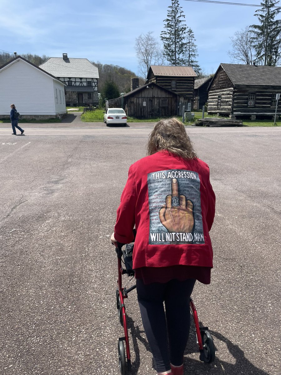 ekeeleymoore's tweet photo. I came to Garret County, MD to spend time with people I met on the internet years ago and it’s among the most meaningful events with the most impactful people I’ve ever known. I wish I could describe this kind of magic. It’s healthcares best kept secret. #cinderblocks22 https://t.co/ONWKV1HqVt