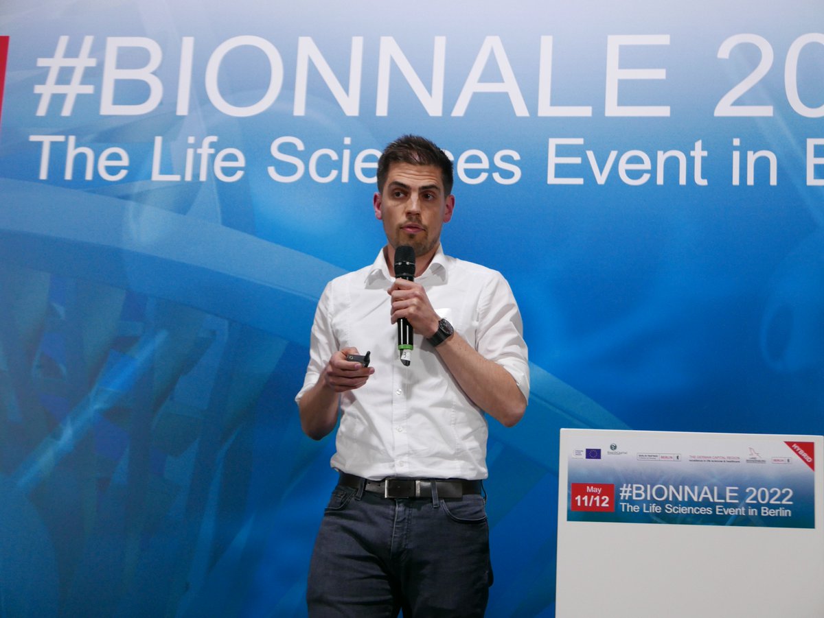vfapharma's tweet photo. Jan Ole Kaufmann @ChariteBerlin &amp; @BAMResearch: Schaut er Menschen tief ins Herz, sieht er Zeitbomben ticken. Davon berichtete er für den #BIONNALE #SpeedLectureAward 2022 von @HealthCapitalBB und #vfabio @vfapharma https://t.co/UmnShYEX99