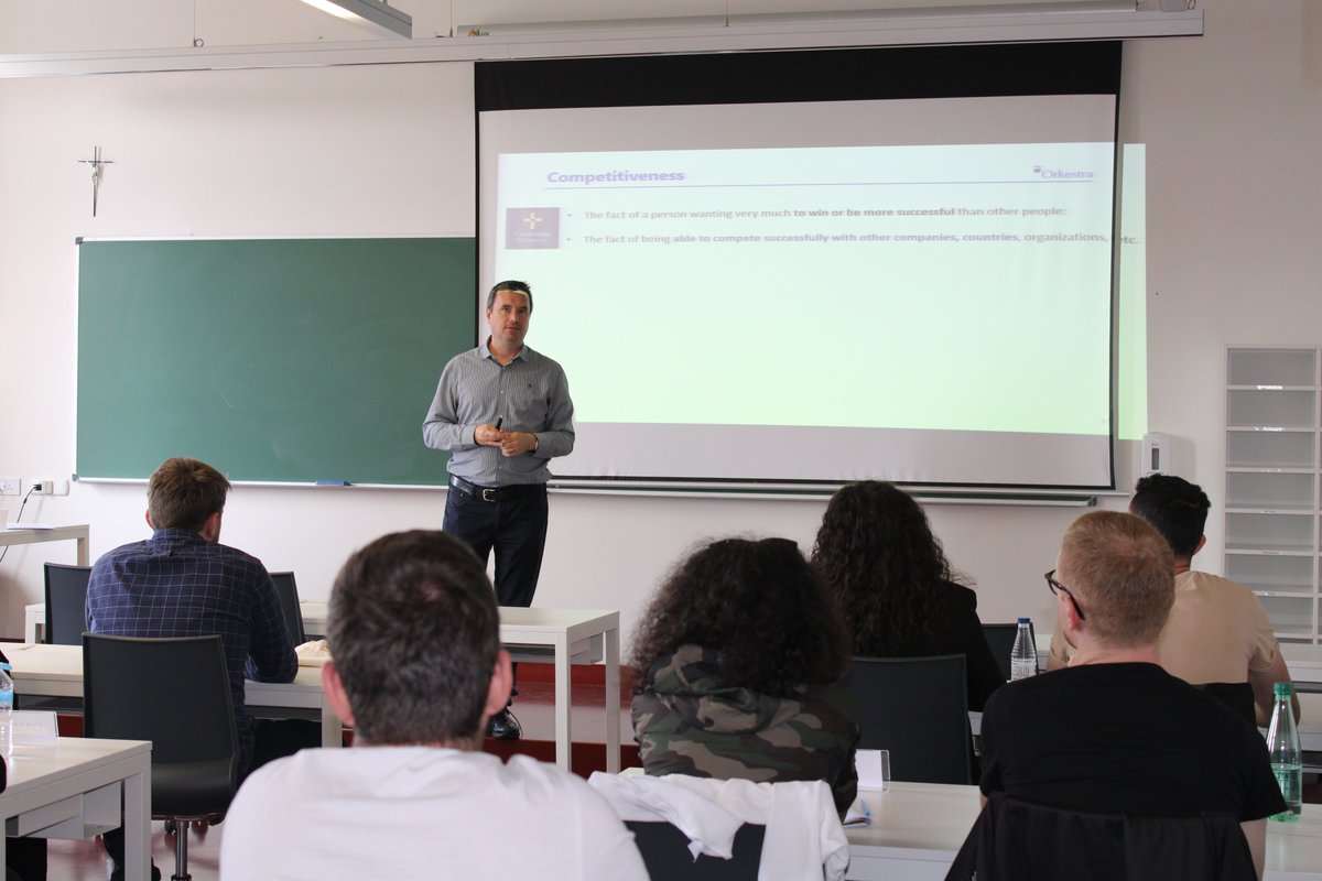 Deusto Business School tweet media