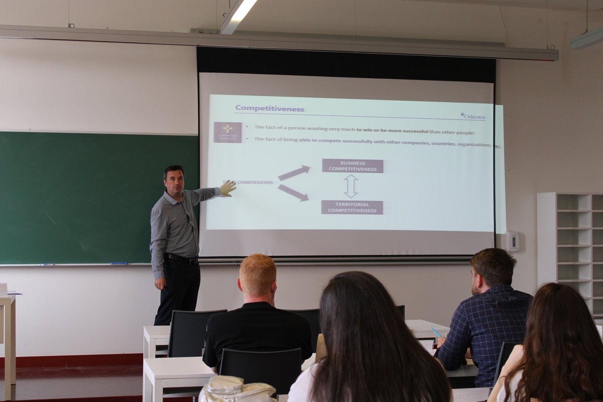 Deusto Business School tweet media