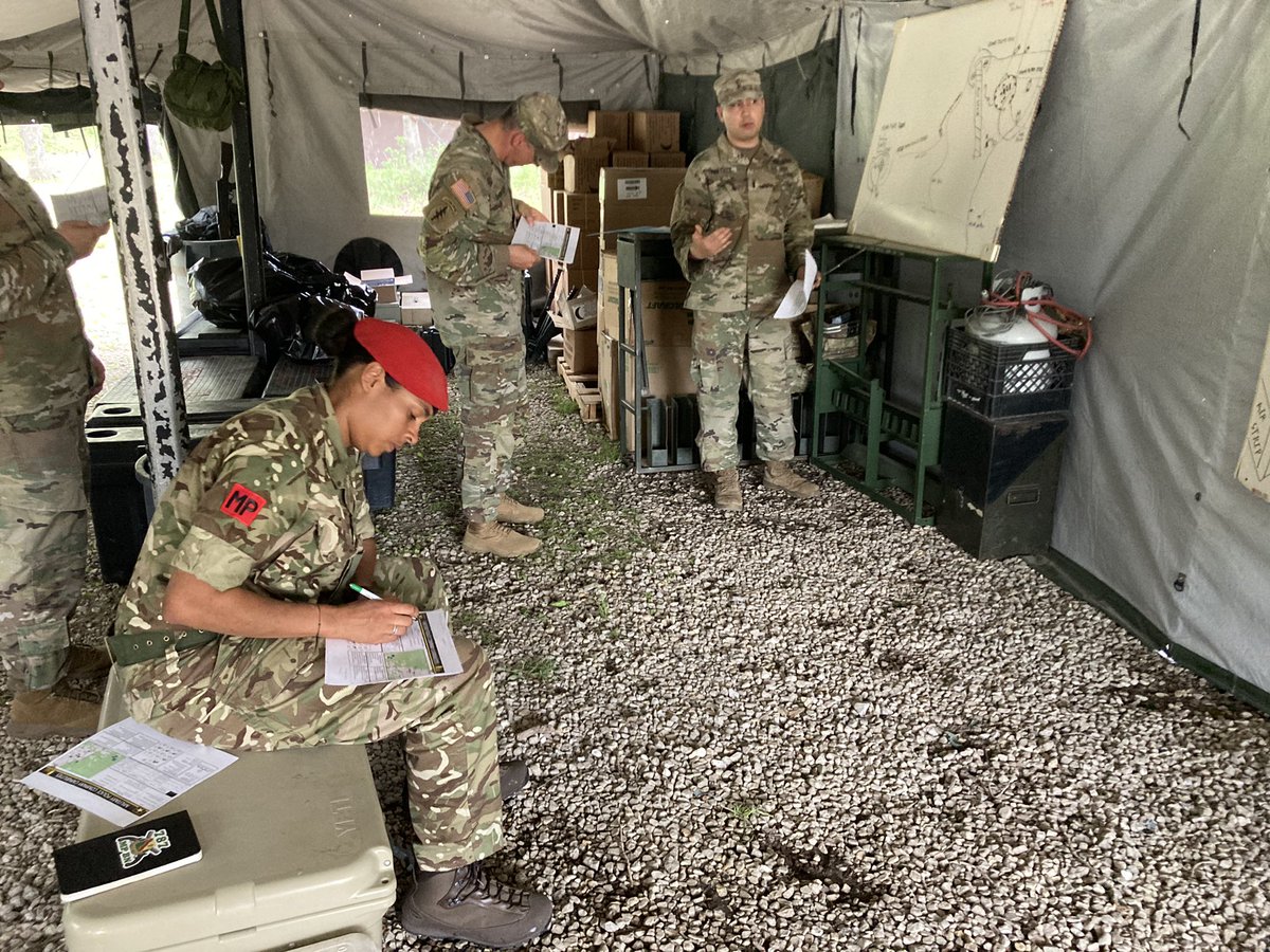 1LT Prather D/787 XO briefs MP Capabilities to LTC Shumaker the BC for 2-10 IN and Maj Miller the course chief for MP CCC. It’s an incredible developmental opportunity for our LTs during FTX V and we appreciate the support from our fellow units on the installation.