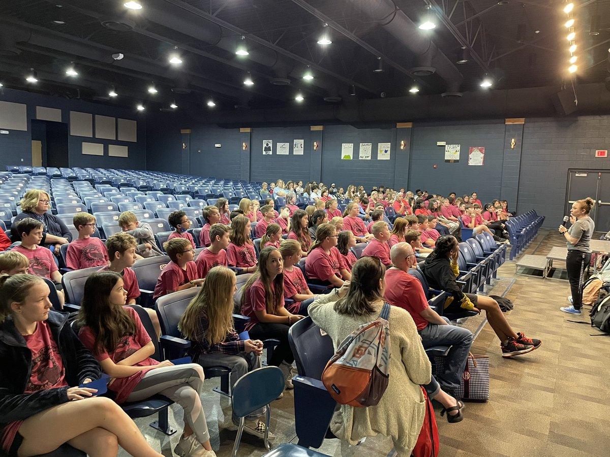 BrittonSB1's tweet photo. Today was a GREAT day for @OMS_Chargers as we welcomed our incoming 6th graders from @LES_Panthers! We did tours, student and teacher panels, Exploratory sign ups and FUN! The future of @OMS_Chargers looks Bright! #ChargeUp https://t.co/GHpwkfAopY