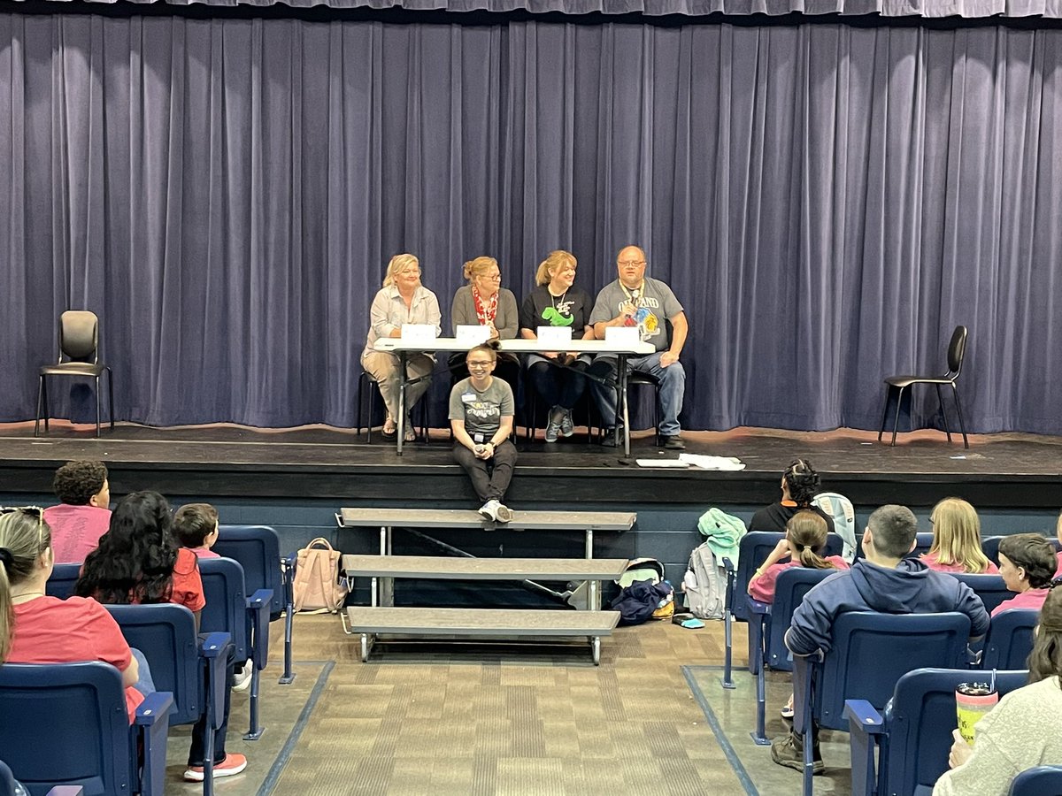 BrittonSB1's tweet photo. Today was a GREAT day for @OMS_Chargers as we welcomed our incoming 6th graders from @LES_Panthers! We did tours, student and teacher panels, Exploratory sign ups and FUN! The future of @OMS_Chargers looks Bright! #ChargeUp https://t.co/GHpwkfAopY