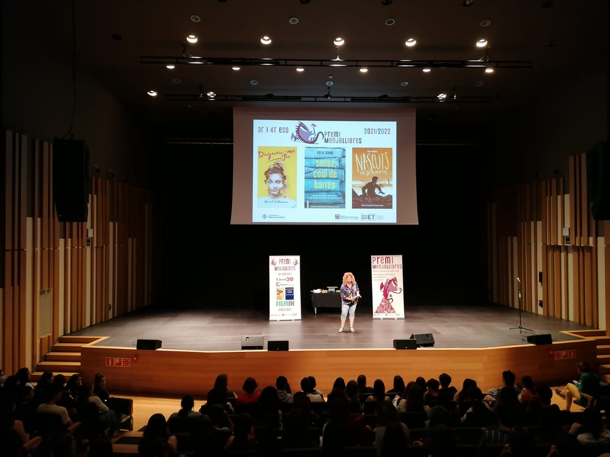 BibliotequesVNG's tweet photo. PREMI MENJALLIBRES 2022
Avui ha estat un dia molt important per tots els que treballem en aquest projecte
S'han lliurat els premis als guanyadors de la 5a edició dels Premis Menjallibres!!😃📚📚
https://t.co/vm3tqjRTaz
#PremiMenjallibres22 #PromocioLectora https://t.co/YnXZjStGiF