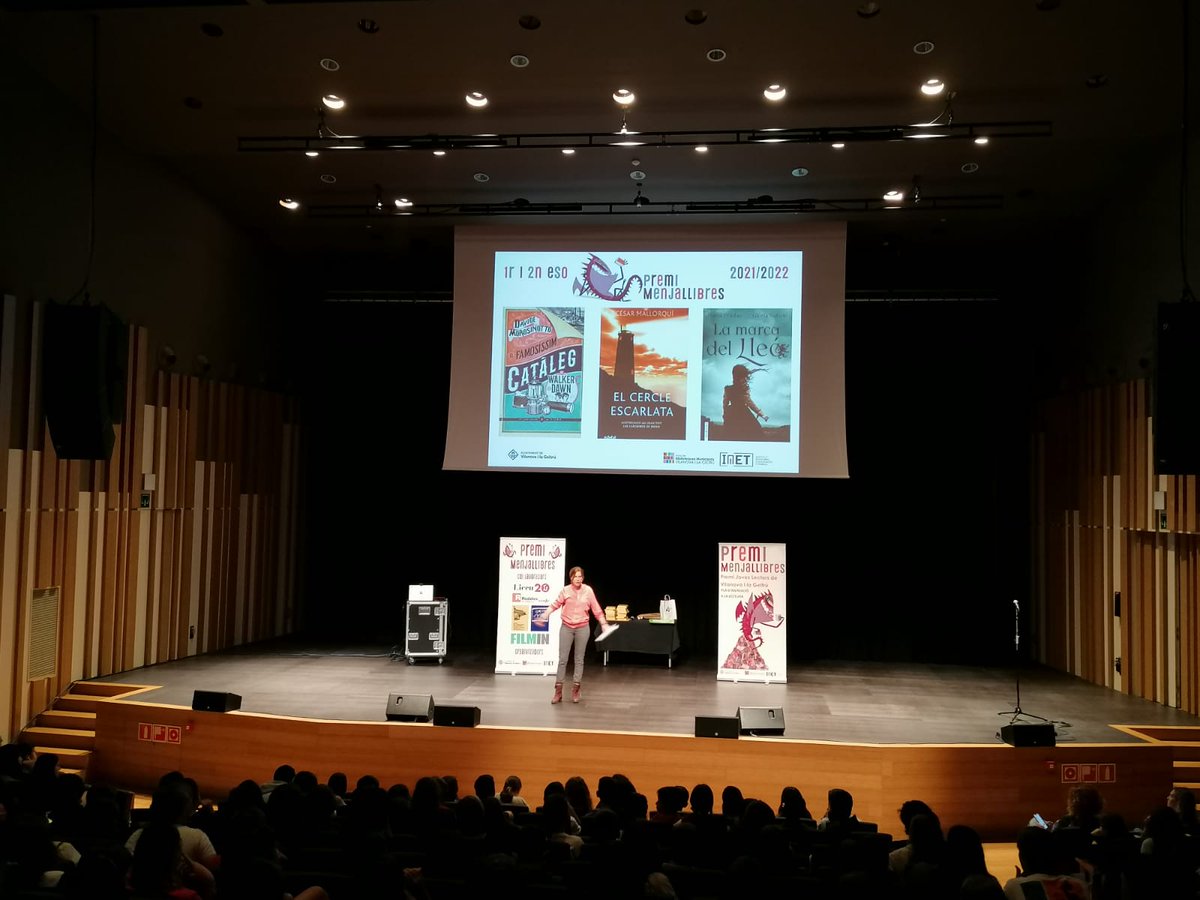 BibliotequesVNG's tweet photo. PREMI MENJALLIBRES 2022
Avui ha estat un dia molt important per tots els que treballem en aquest projecte
S'han lliurat els premis als guanyadors de la 5a edició dels Premis Menjallibres!!😃📚📚
https://t.co/vm3tqjRTaz
#PremiMenjallibres22 #PromocioLectora https://t.co/YnXZjStGiF