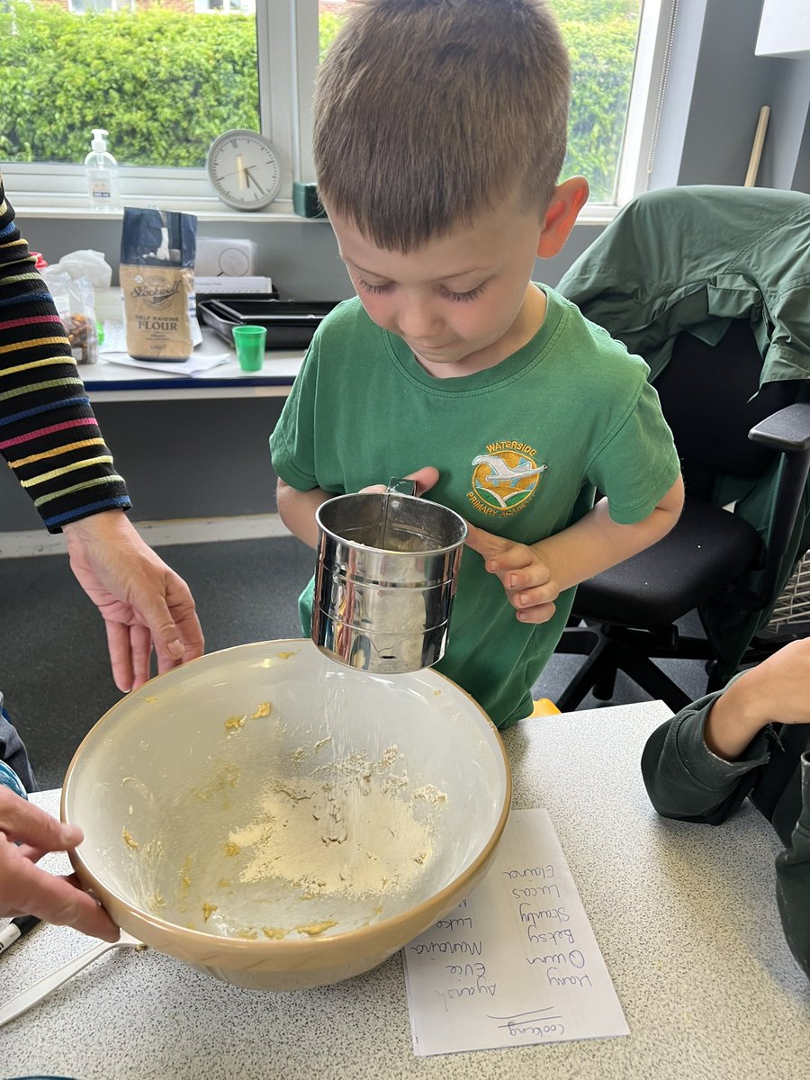 Wye_WPA's tweet photo. We had a great afternoon making rock cakes, inspired by our Neil Armstrong topic 🌚 🚀 #WatersideDT https://t.co/89DOGCuqp4