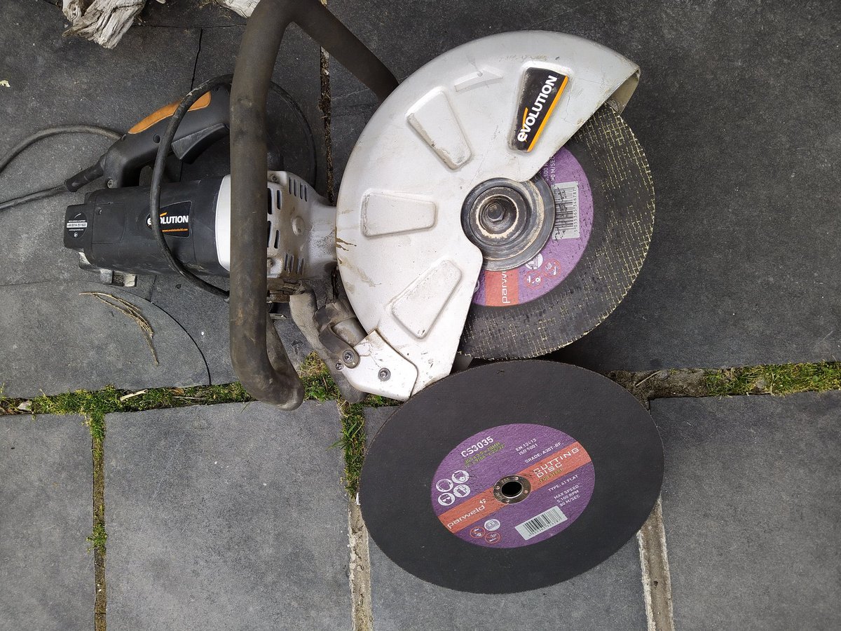 Parweldltd's tweet photo. Parweld abrasives getting a good test, 12” cutting discs ideal for cutting scaffold pole and 5mm wall box section in the making of a MadMax trailer 🦾
#Abrasives #CuttingDiscs #Parweld #SlittingDiscs #MetalWork #MetalFabrication https://t.co/ebD401bcXA