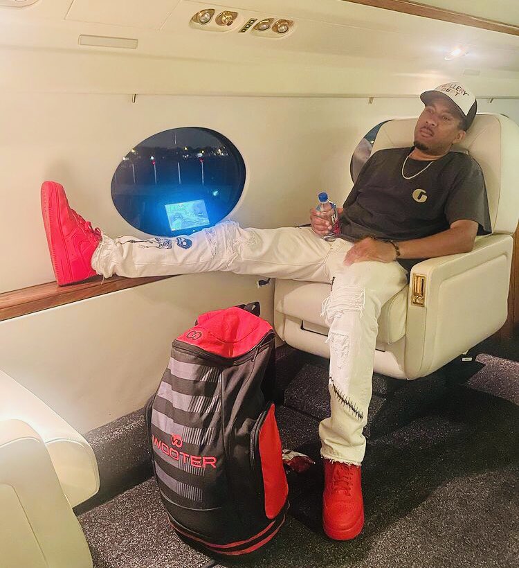 WooterApparel's tweet photo. Our bags are made for this…just ask @Hollywizzle! 🎒🛩💰
Design and create your own 100% customizable backpacks and bags today with @WooterApparel!
https://t.co/k7DBzEyvwY
#wooterapparel #wooterbags #custommade #judethomas #basketballbeautiesleague #basketball #madeforthis https://t.co/4amemU3UBh