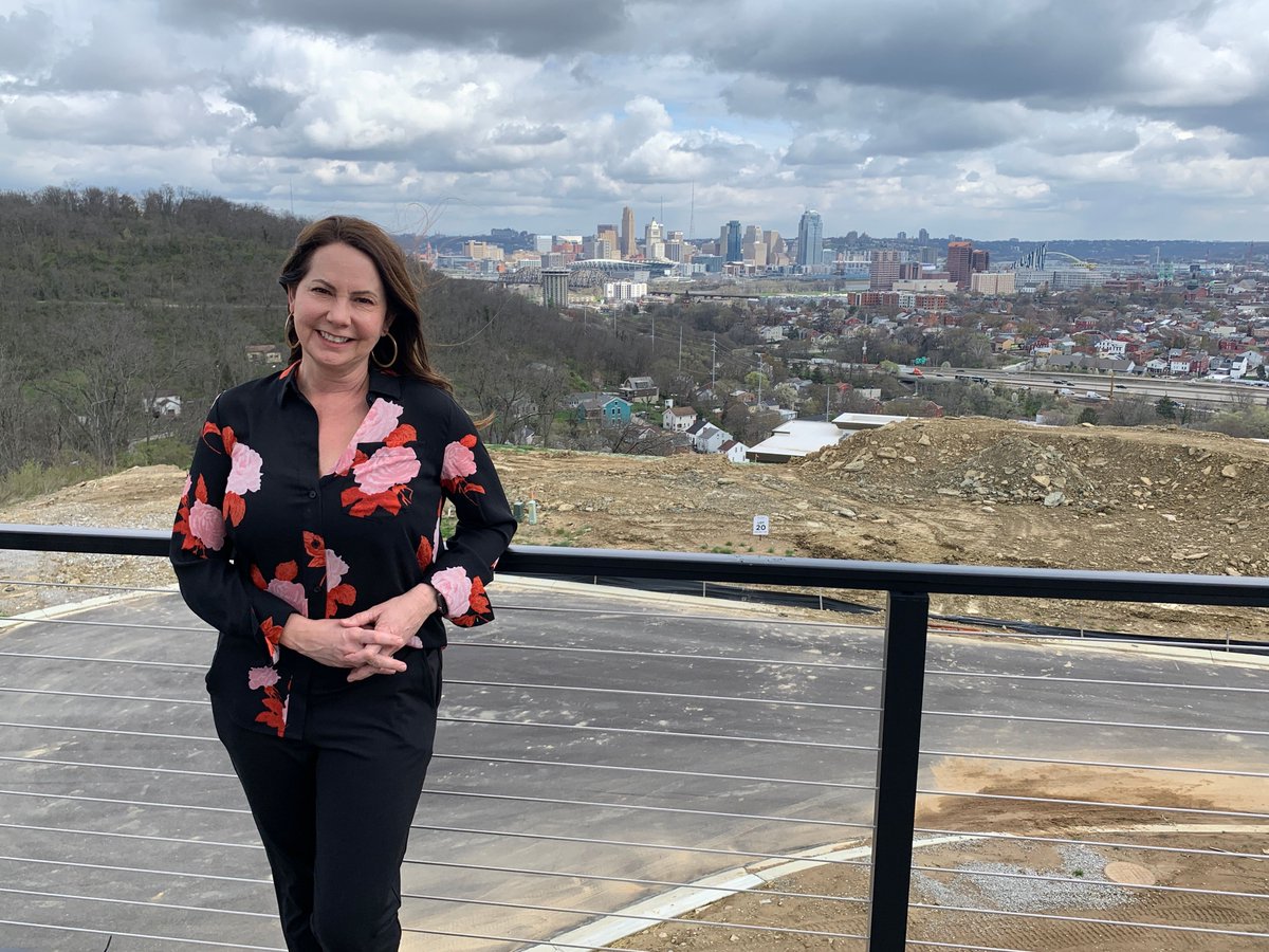 JoshuaOneGroup's tweet image. At Joshua One, we don't need filters or PhotoShop. For happy clients like the Hemsath family, it's all about amazing craftsmanship, glorious views and wonderful communities. Come see for yourself. #realestate #customhomes #luxury #whataview👀