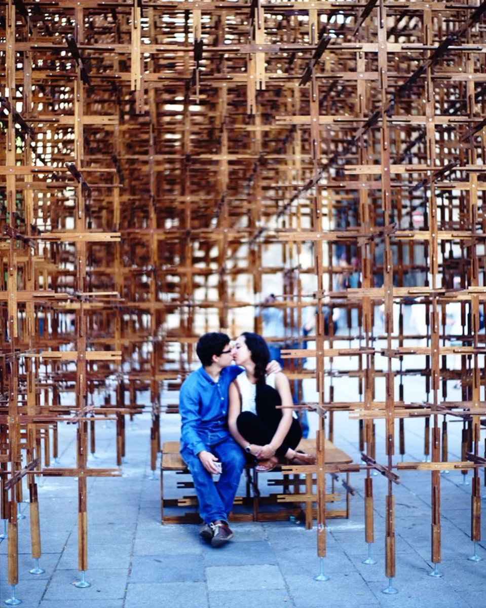 parametricarch's tweet image. URBANUS together with ETSALS designed Identity Pavilion in Barcelona, Spain 🇪🇸 in 2014.

Design team: JOSEP FERRANDO ARCHITECTURE, Eugeni Bach, Jaime Font Furest and students from ETSALS
📸 Photographs: Runze Hu, Jaime Font

#Bamboo #BambooStructure #timber #wood #woodwork