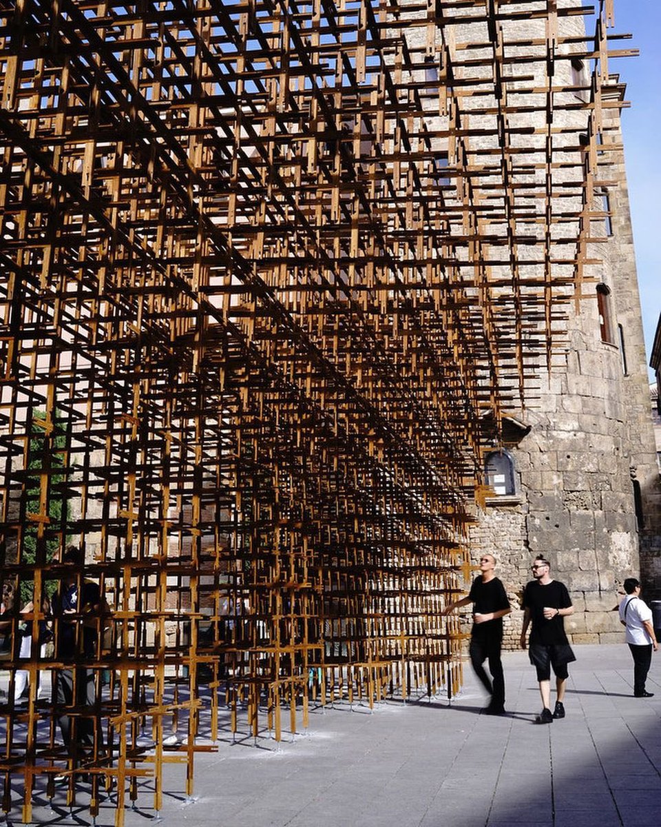 parametricarch's tweet image. URBANUS together with ETSALS designed Identity Pavilion in Barcelona, Spain 🇪🇸 in 2014.

Design team: JOSEP FERRANDO ARCHITECTURE, Eugeni Bach, Jaime Font Furest and students from ETSALS
📸 Photographs: Runze Hu, Jaime Font

#Bamboo #BambooStructure #timber #wood #woodwork