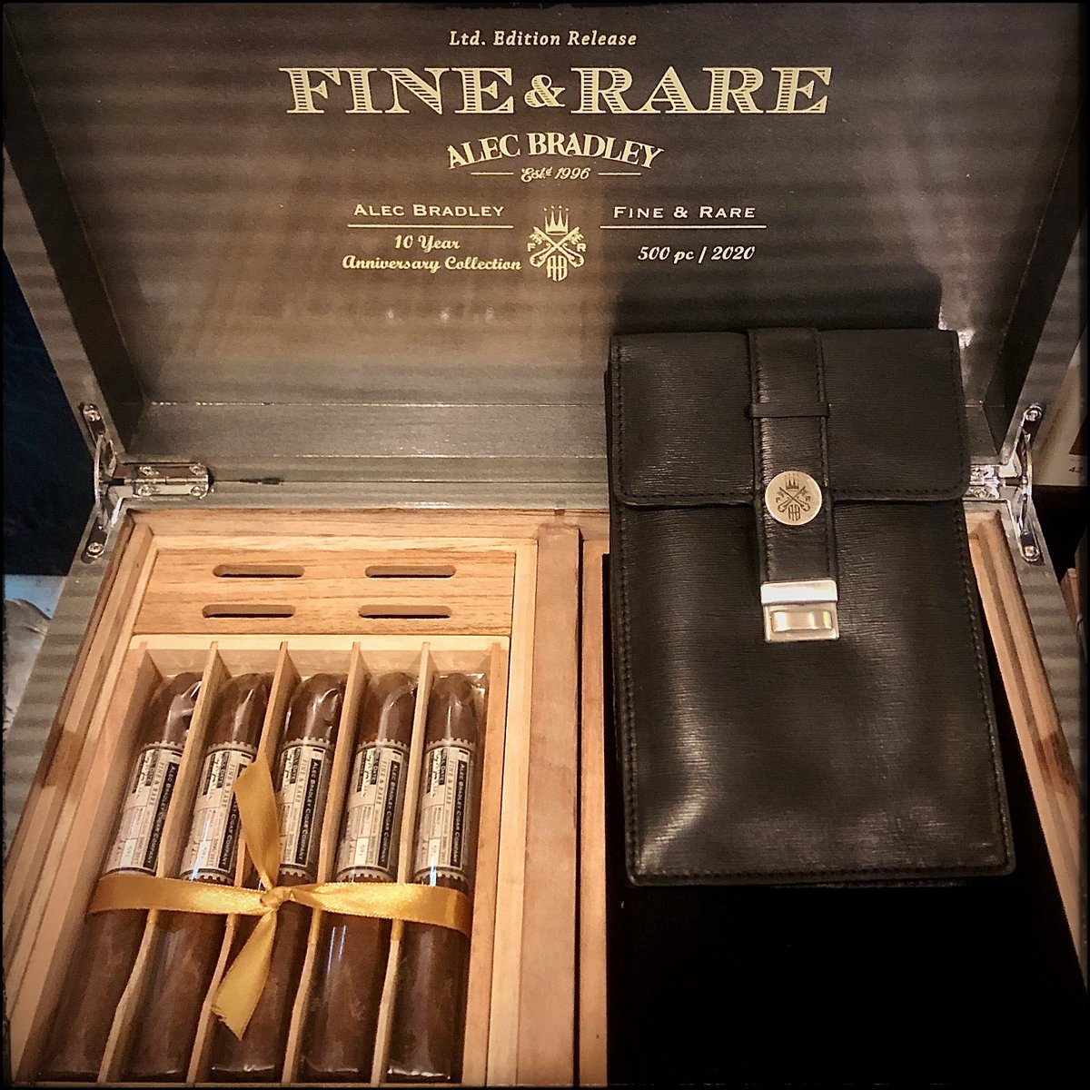 RGWhisky's tweet photo. Alec Bradley Fine &amp; Rare 10 Year Anniversary Humidor!

Resting inside this collectible humidor are five drawers containing 5 original production cigars from past iterations of the Fine &amp; Rare line (25 cigars) plus one exclusive mystery gift...

Order Here:
https://t.co/N5yYMlABlk https://t.co/wQK2hUCsht