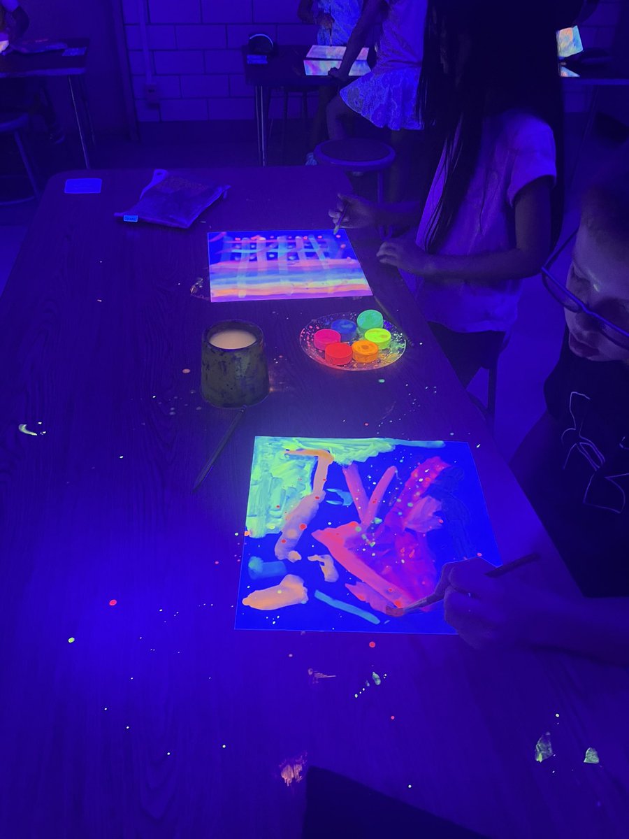 The “woah” the erupted from third graders during glow painting 🌟