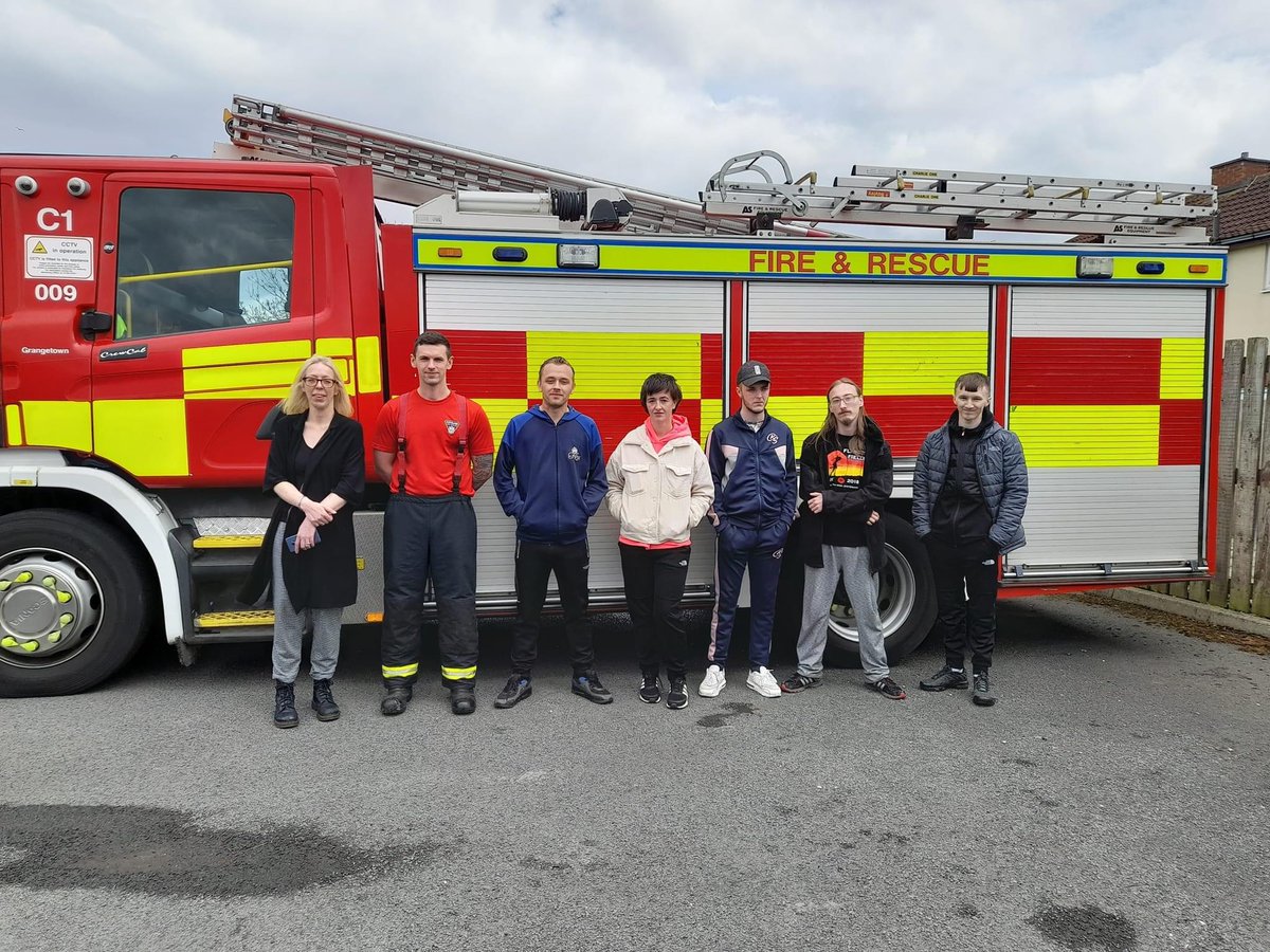 GWKNEC's tweet photo. We've had a great morning at Youth Shack learning about Arson Reduction from Jack our Kickstart Assistant Youth and Community Worker, and local young person before a great visit from @ClevelandFB ! ๐
#YouthShack
#youngpeople
#arsonreduction https://t.co/KCNhwYLGiS