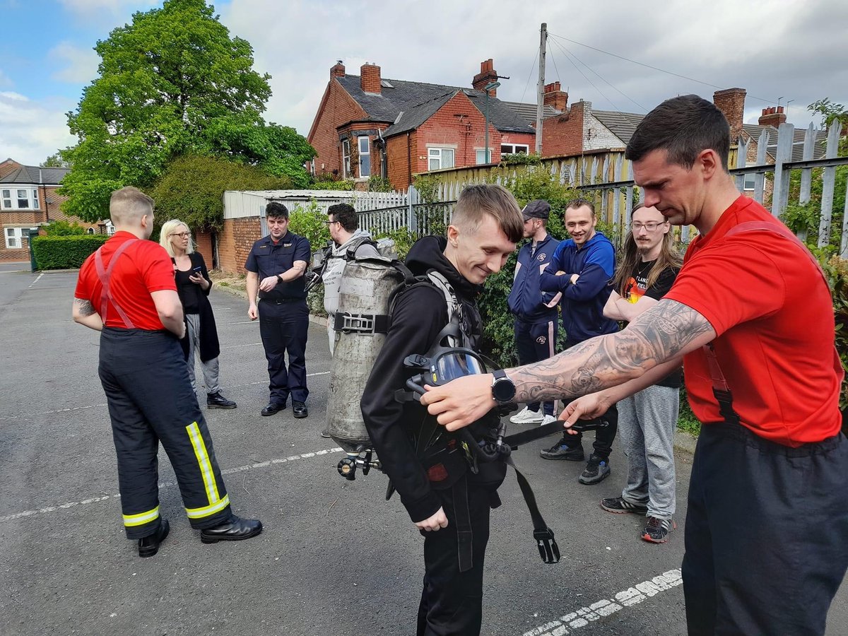 GWKNEC's tweet photo. We've had a great morning at Youth Shack learning about Arson Reduction from Jack our Kickstart Assistant Youth and Community Worker, and local young person before a great visit from @ClevelandFB ! ๐
#YouthShack
#youngpeople
#arsonreduction https://t.co/KCNhwYLGiS
