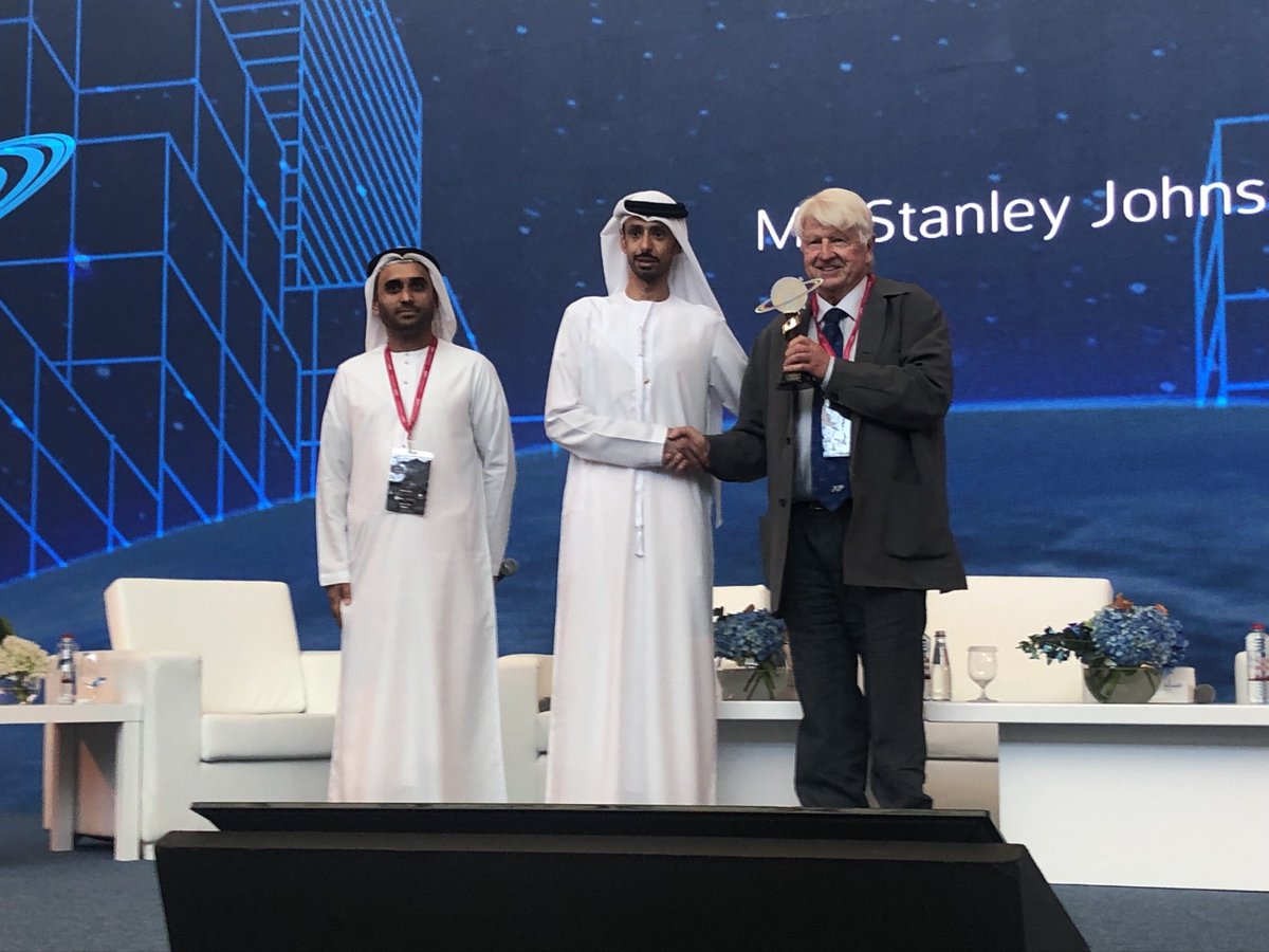In Dubai today receiving award from HH Sheikh Sakr bin Mohamed al Qasimi and founder of Future Innovation Summit ⁦<a href="/AdnanAlNoorani/">Adnan Al Noorani</a>⁩