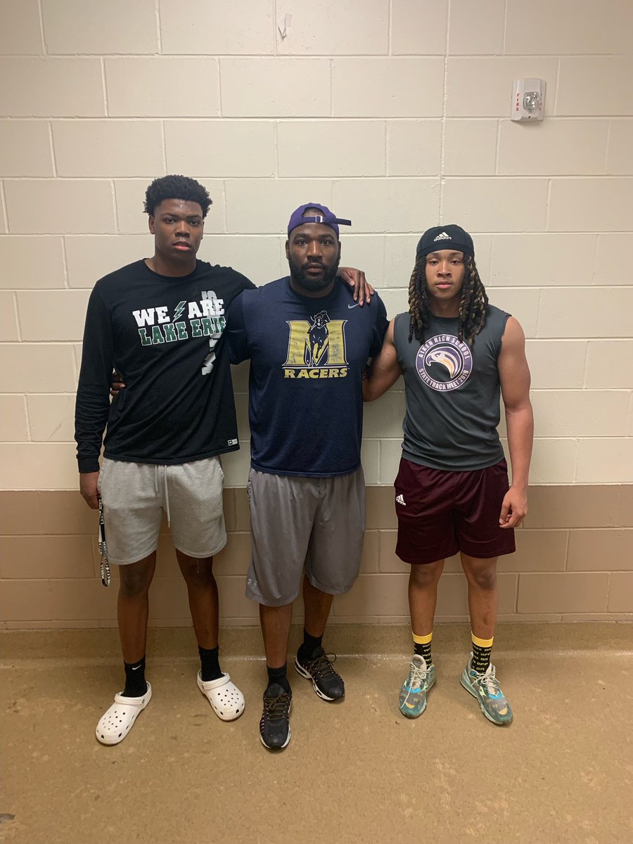 CoachDuka's tweet photo. Had 2 of our Best Alumni come in yesterday afternoon. They got after  it in the weight room with us. Both home for the summer @DaReal6ix from @LakeErieFB (on the left) &amp; @VonHunter9 from @CvilleTigersFB (on the right) @AikenFalcons @AikenRecruits #SwoopCity https://t.co/Rn2bopJMf0