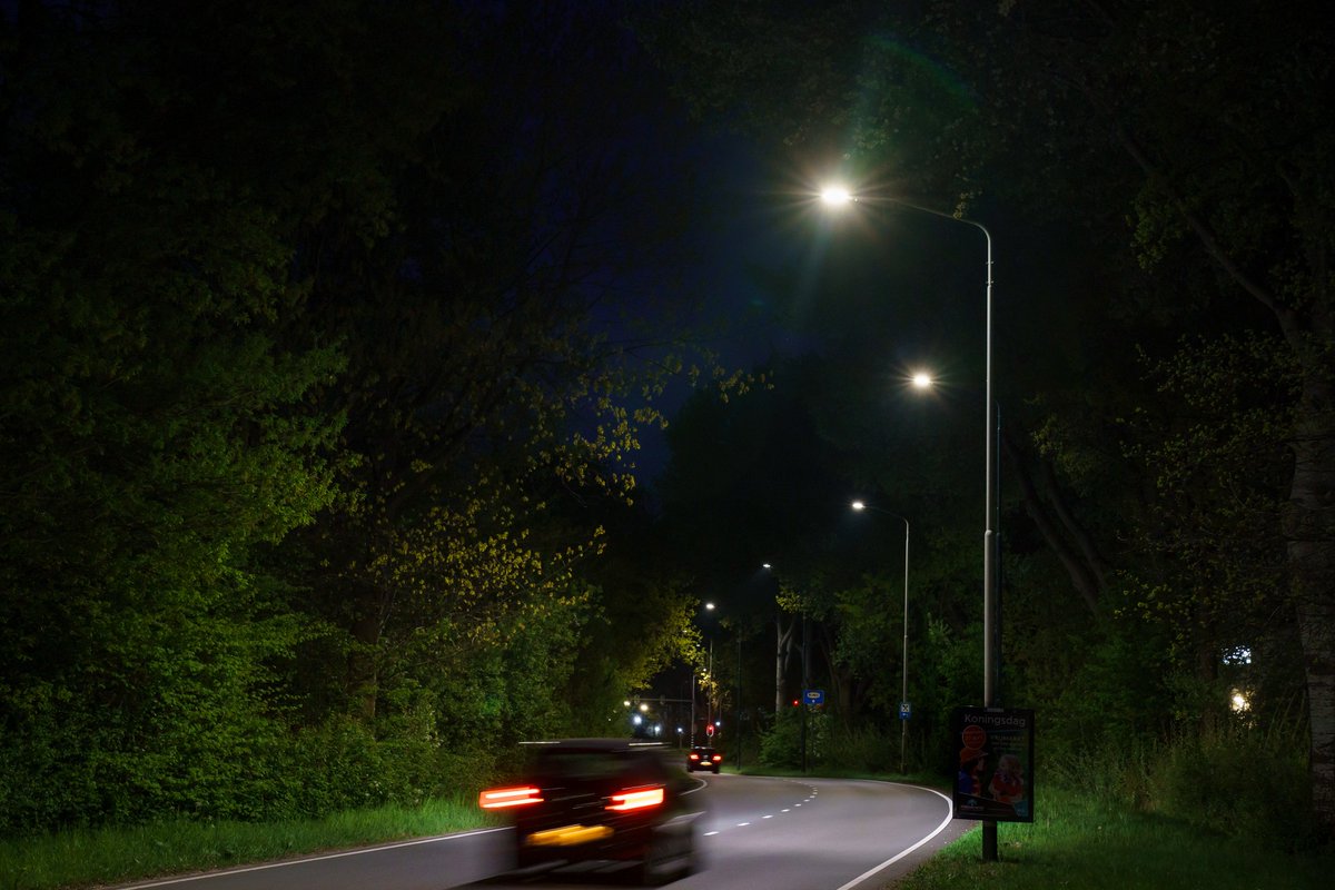 heijmansnl's tweet image. Om de openbare verlichting in Breda te verduurzamen, heeft Heijmans de afgelopen twee jaar bijna 7000 lichtmasten voorzien van energiezuinige ledverlichting. Zowel de moderne armaturen langs autowegen en fietspaden, als de nostalgische armaturen in de binnenstad zijn aangepakt.