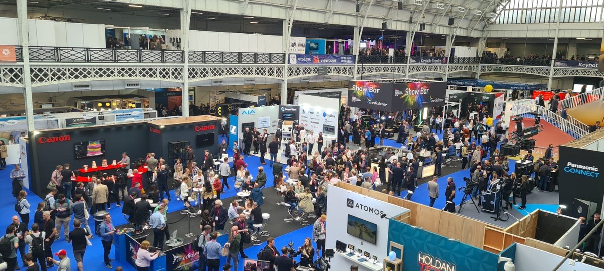 TheKnowledgeUK's tweet image. Well, that was quite the Day One at #MPTS2022! A busy, buzzy floor, loads of great sessions with industry experts, and the day kicked off with Louis Theroux... More tomorrow; see you there! @mediaprodshow