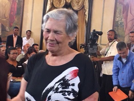 CONCHAVTV's tweet photo. Hoy fue al encuentro de Fabricio Ojeda, Anayansi Jiménez🌷su compañera de vida y de ideales. Mujer valiente, bondadosa y sobre todo, revolucionaria. Desde el cariño y admiración,nos solidarizamos con sus familiares y amigos @JLAOCD https://t.co/XAdAVO7lCr
https://t.co/6DUnLhGF3N