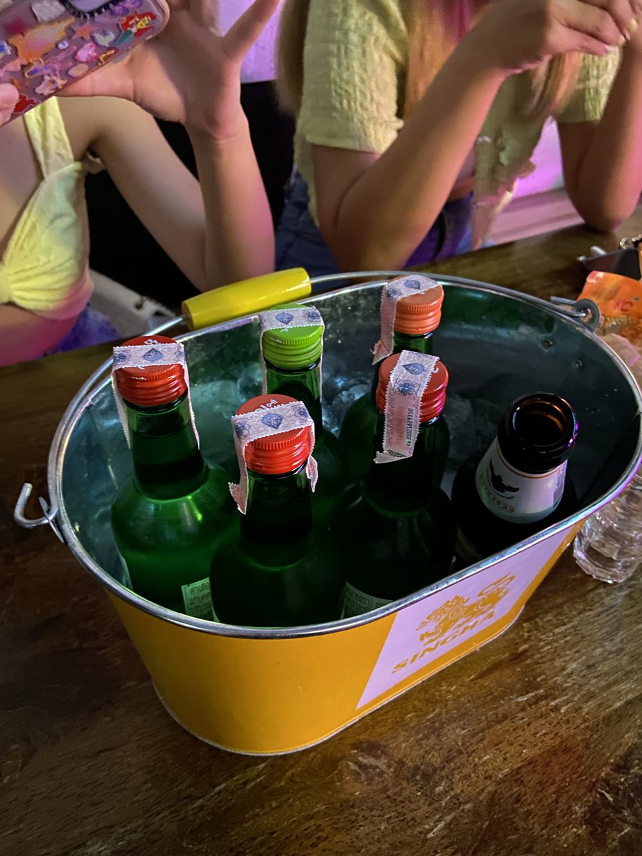 amyb1390zz's tweet photo. First hangout W/Beam at MeSoulBKK on 6 May 2022 

I’m drunk!! Hahaha https://t.co/UZ6ul7cHOH