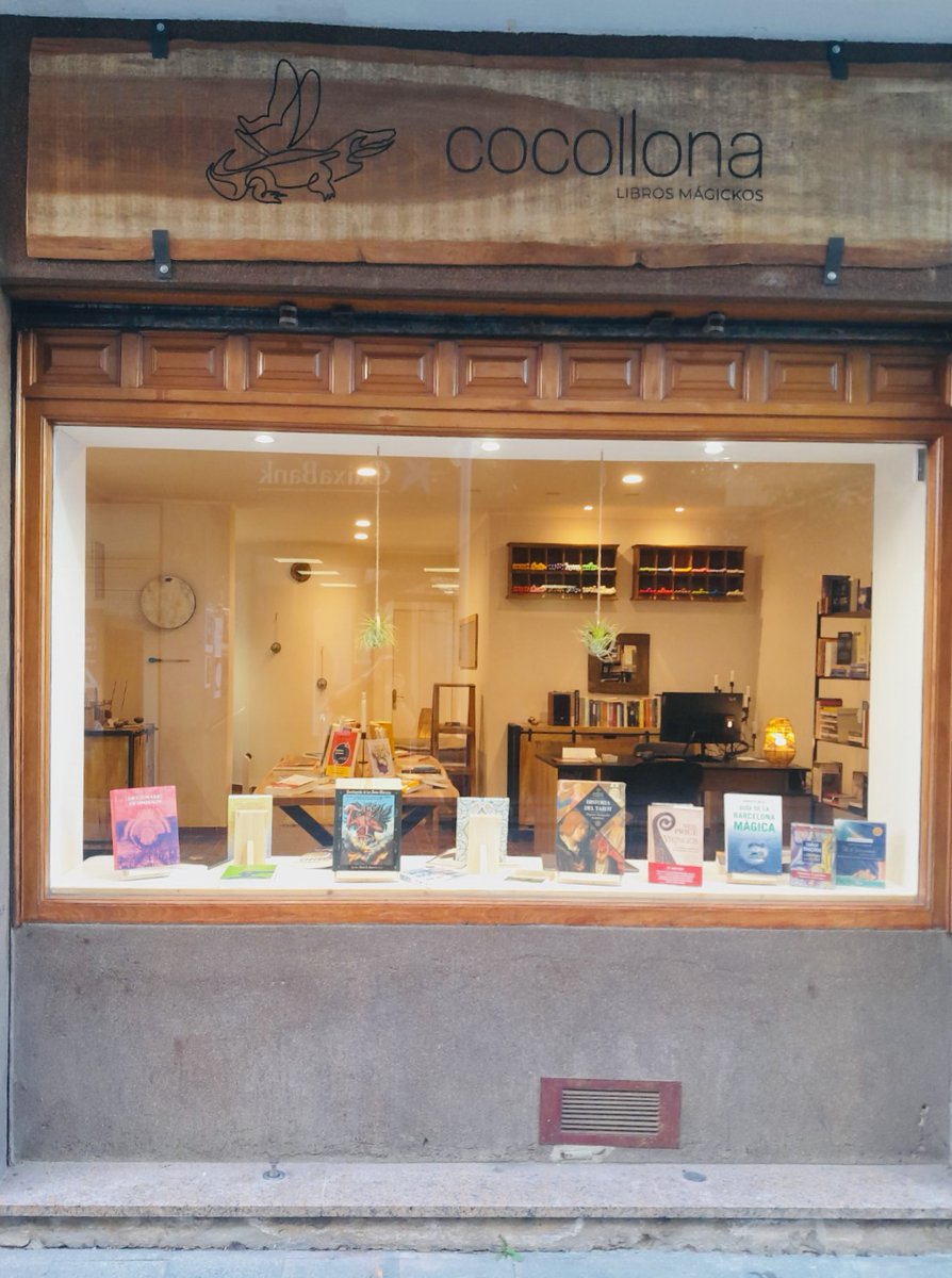 pobledellibres's tweet photo. 📖 Quan es va instal·lar a Calonge, en Thomas Dufrene va voler donar un nom màgic i especial a la seva llibreria. Sabeu d’on ve el nom de la #libreriacocollona? https://t.co/8KRF77I6vu
