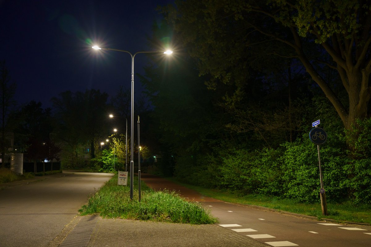heijmansnl's tweet image. Om de openbare verlichting in Breda te verduurzamen, heeft Heijmans de afgelopen twee jaar bijna 7000 lichtmasten voorzien van energiezuinige ledverlichting. Zowel de moderne armaturen langs autowegen en fietspaden, als de nostalgische armaturen in de binnenstad zijn aangepakt.