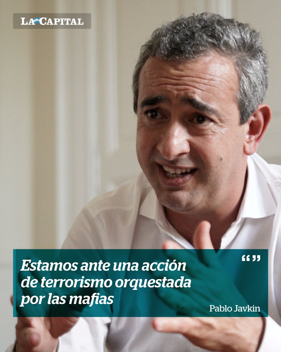 lacapital's tweet photo. Pablo Javkin repudió las falsas amenazas que circularon en redes sociales. "Es urgente que el Servicio Penitenciario actúe con dureza para impedir que se haga terrorismo desde una celda", reclamó.

→  https://t.co/WflZod4UiE https://t.co/T7axOuQ6AO