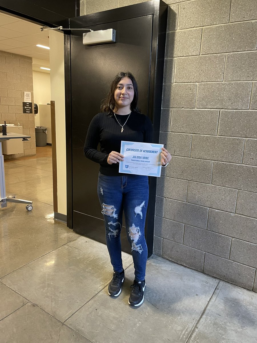 almarosashall's tweet photo. Congratulations to Mrs. Julissa Uribe for winning a 50,000 scholarships. Orgullo Mexicano#Harmonproud https://t.co/bg4KInHMmQ