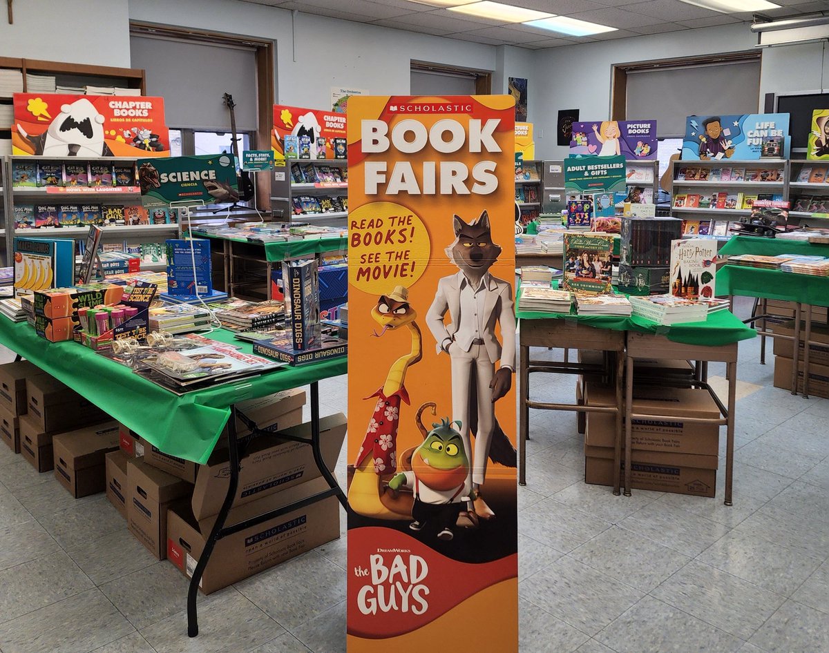 SBESHSA's tweet photo. Be sure to stop by the @BarnabasBronx Book Fair this evening when visiting the Art Show from 5pm to 7pm. Families attending the Art Show will be entered into a raffle for a $40 book fair shopping spree! https://t.co/WJRQyGIyIR