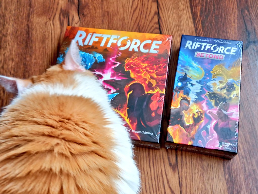 MsStandart's tweet photo. Und wehe das ist nicht gut @fck_brdgms 😜 Pitti ist noch skeptisch. ^^ #Riftforce #Beyond @Asmo_dee https://t.co/3XScPbaA45