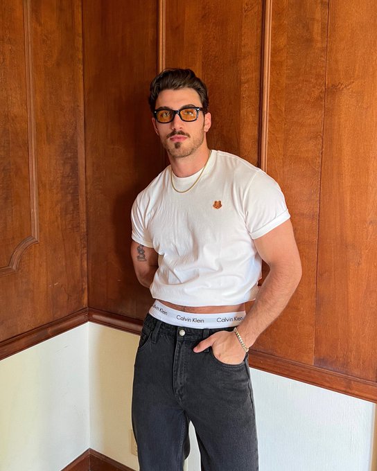 i need to see you in my office https://t.co/vqsVNdnMp2